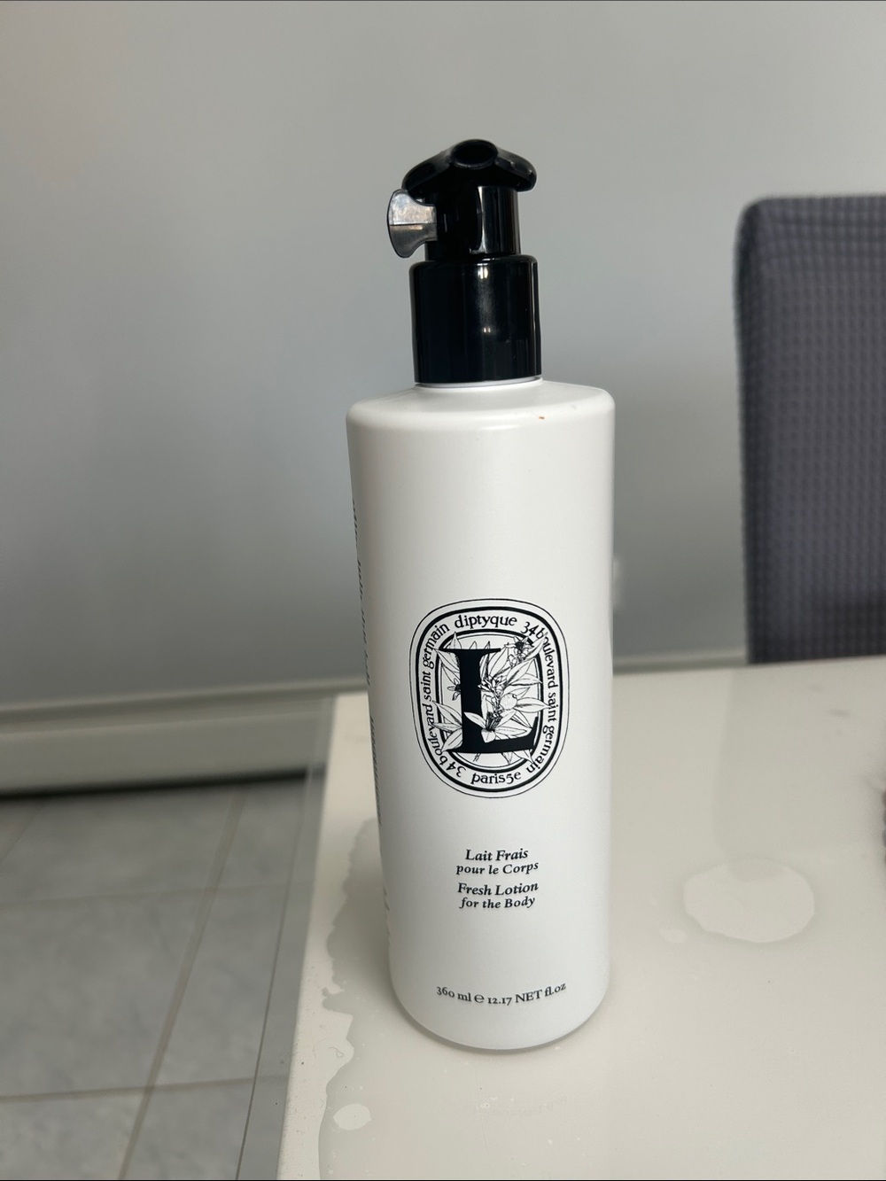 diptyque White Bottle with Black Pump Lotion